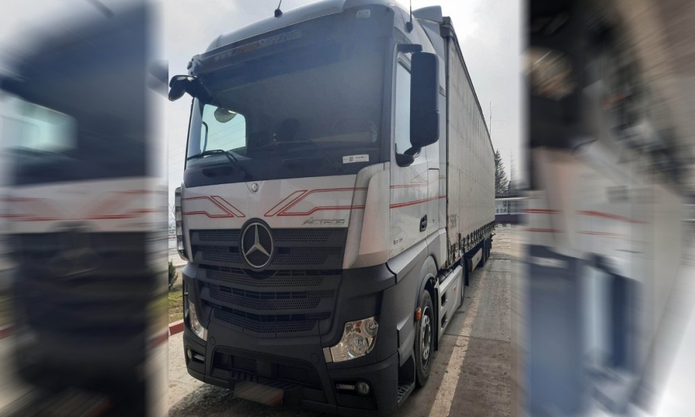FOTO // Un moldovean a vrut să aducă ilegal un camion în țară, dar a ajuns doar până în România